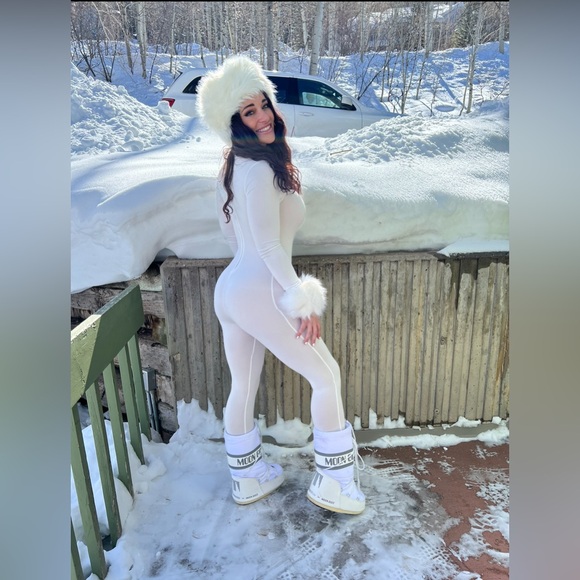 Fashion nova white jumpsuit - Picture 2 of 5